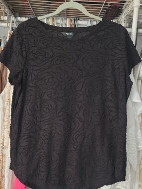 Simply Vera Vera Wang Black Short Sleeve Rosette Texture Top